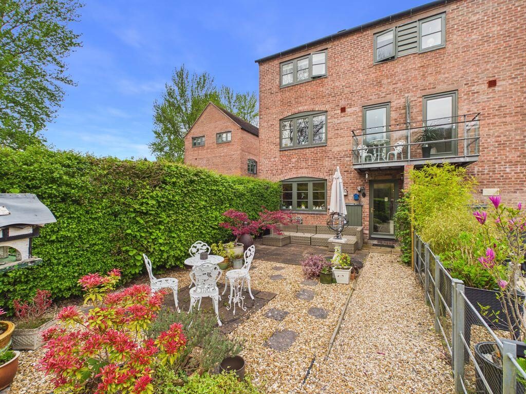 Terraced House
