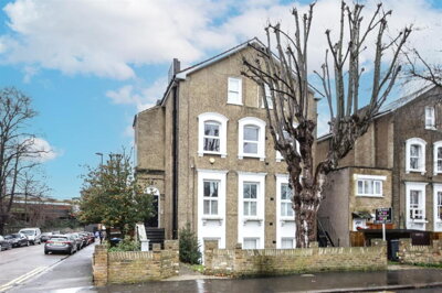 Property on Dagnall Park, SE25 5PH