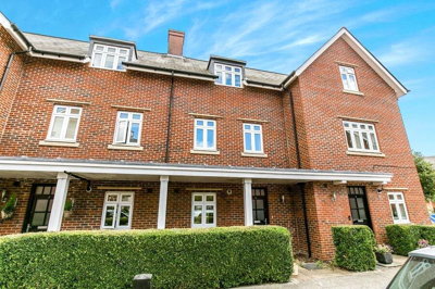 Property on Gabriels Square, RG6 3WN