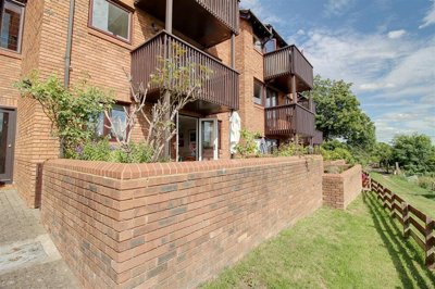 Property on The Cedars, HP4 2PE