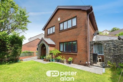 Property on Bwlch Road, SA11 3RR