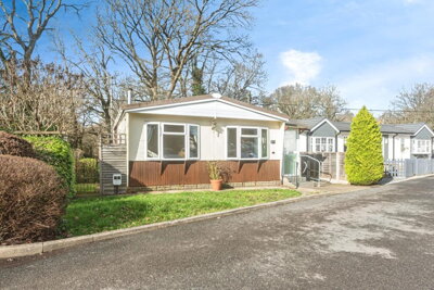 Property on Second Avenue, RG7 4PU