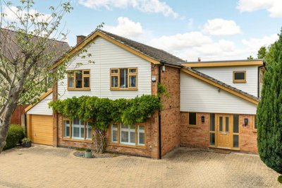 Property on Tring Road, LU6 2PT