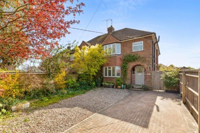 Property on Straight Bit, HP10 9NH