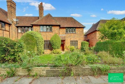 Property on Edmunds Walk, N2 0HU