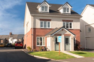 Property on Pennington Close, LA13 9UJ