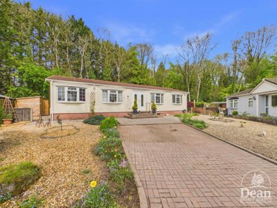 Property on GL15 6AN