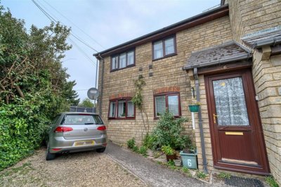 Property on Queen Street, SP8 4EE