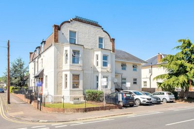 Property on Temple Road, KT19 8EY