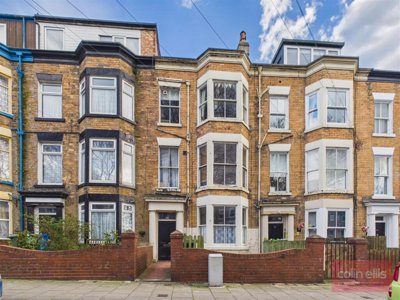 Property on Trafalgar Square, YO12 7PY