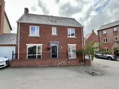 Property on Yewtree Moor, TF4 2FG