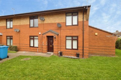 Property on St Georges Walk, HU9 4SF