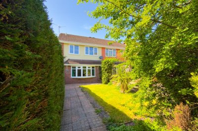 Property on Glyn Rhosyn, CF23 7DR