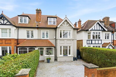 Property on Park Road, TW12 1HG