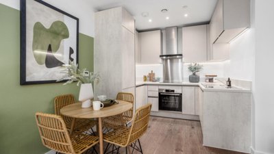 Property on RG2 6BW