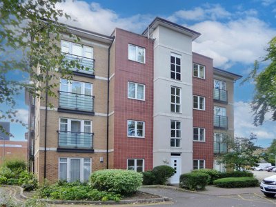 Property on Court Drive, LU5 4GW