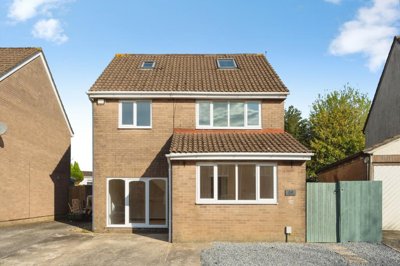 Property on Heol Gwenallt, SA4 4JN