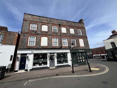 Property on Newbury Street, OX12 8BS