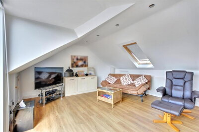 Property on Trentside, NG14 7FB