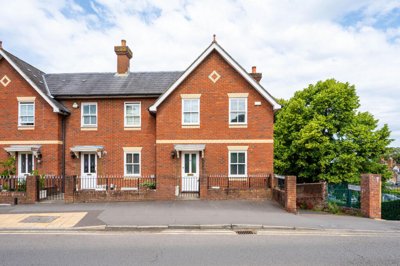 Property on Sydenham Road, GU1 3RX