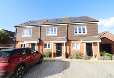 Property on Foxglove Close, SO30 2FA