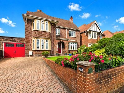 Property on Estcourt Road, GL1 3LH