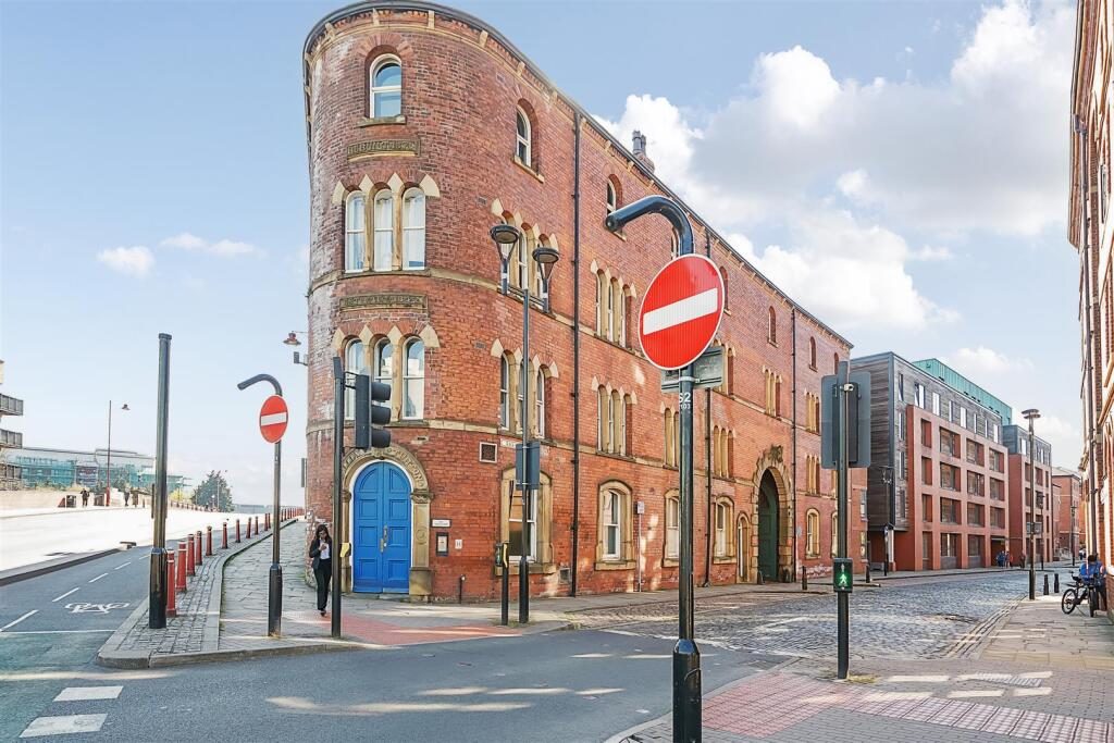 Property main image