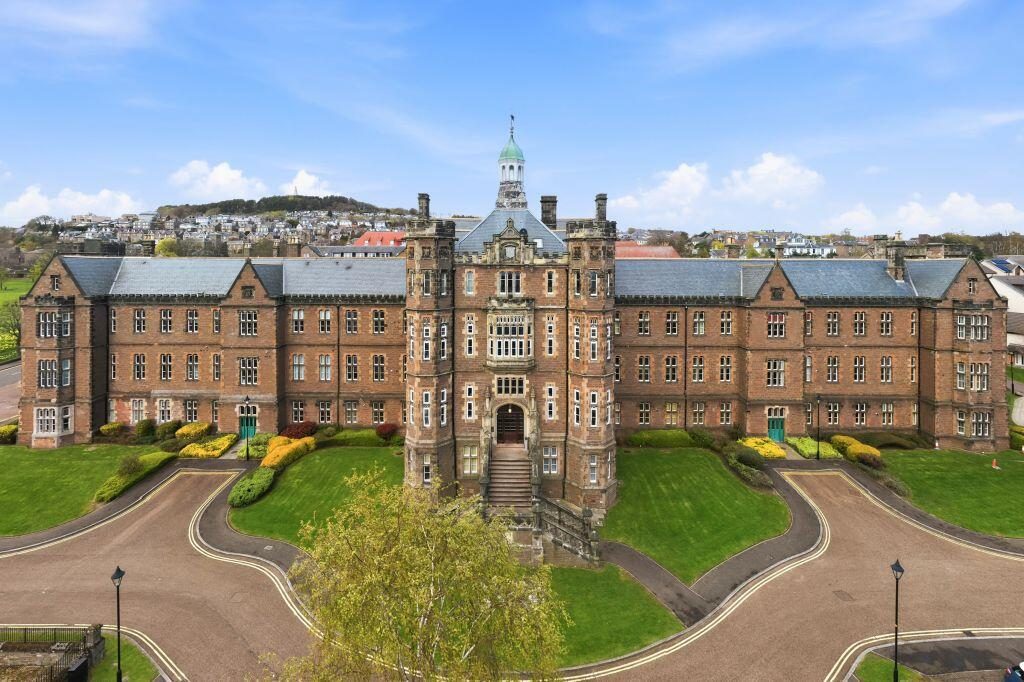 Property main image