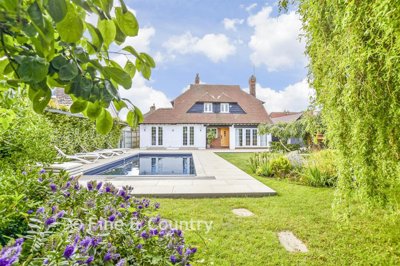 Property on Oxenden Square, CT6 8TW