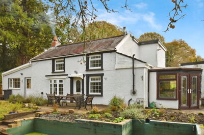 Property on Heol Waun Ddwfn, SA18 2PB