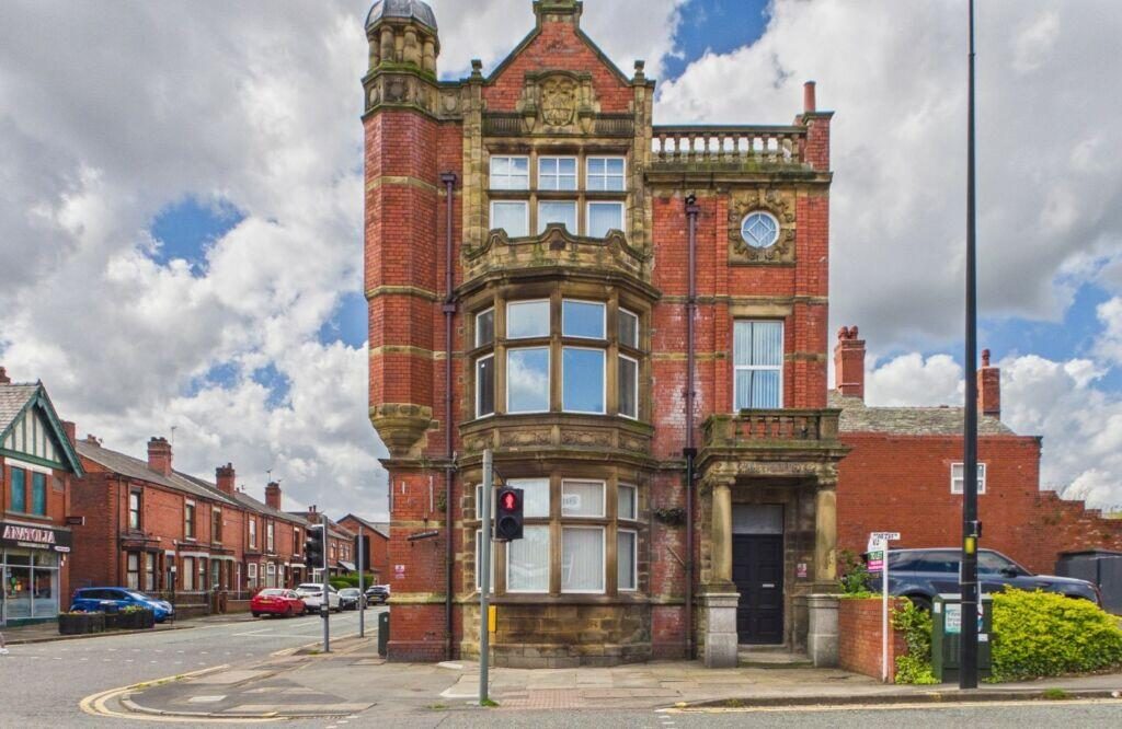 Property main image