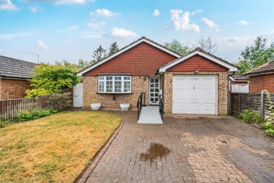 Property on Kingfield Gardens, GU22 9DY
