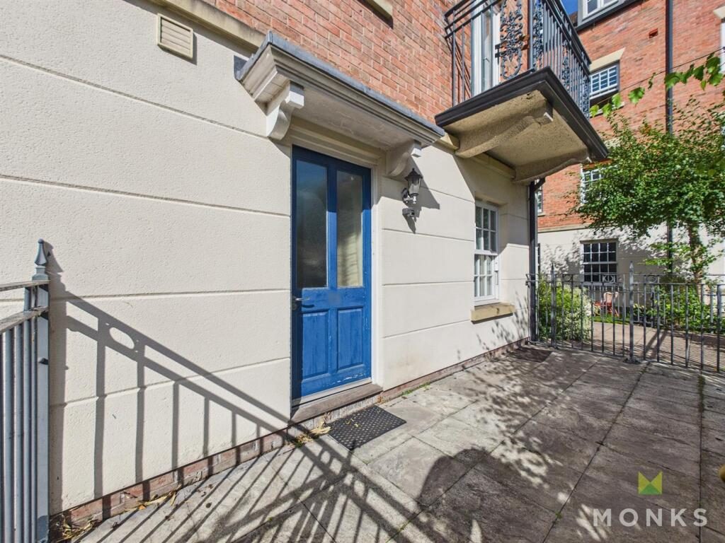 Property main image