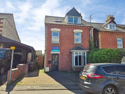 Property on Bath Road, GL10 3JG