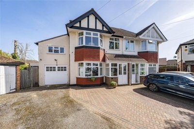 Property on Drayton Gardens, UB7 7LQ