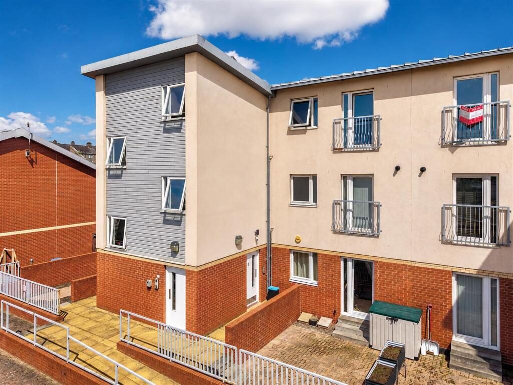 Property main image