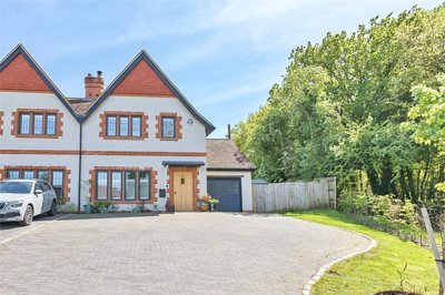 Property on Lloyd George Gardens, GU10 2BE