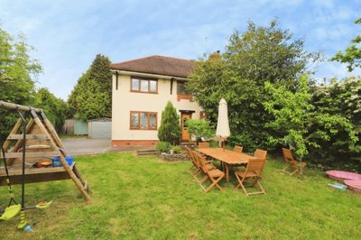 Property on Wolverhampton Road, DY10 2UU