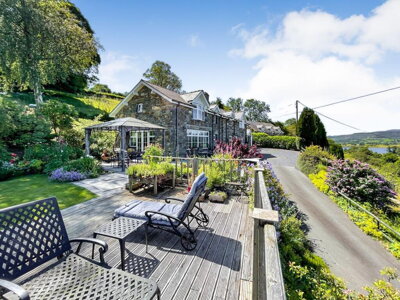 Property on LL23 7DA