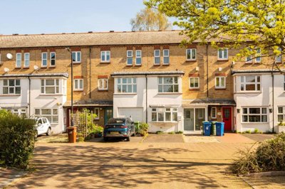 Property on Keats Close, SE1 5TZ