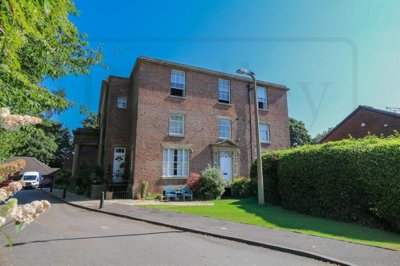 Property on Penwortham Hall Gardens, PR1 9TG