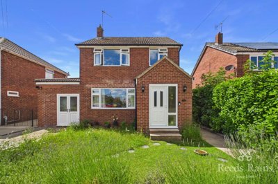 Property on Yew Tree Avenue, S25 4EW