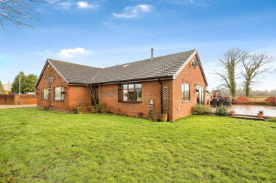 Property on LL13 9RH