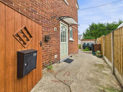 Property on Ffordd Pandarus, CH8 9PJ