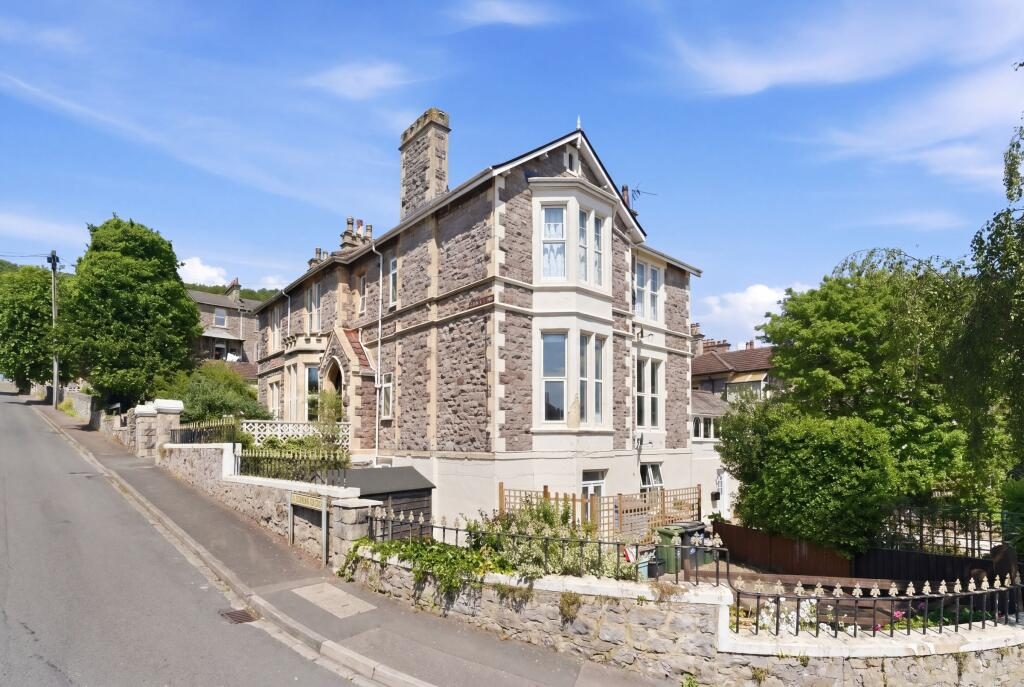 Property main image