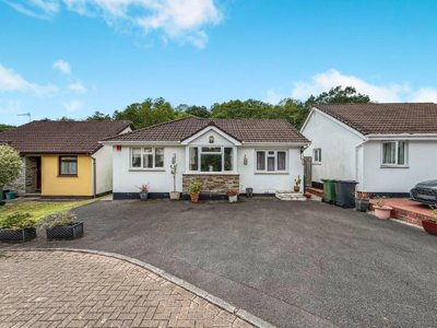 Property on Woodland Close, EX32 0EG