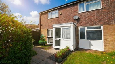 Property on Lark Rise, AL10 8RN