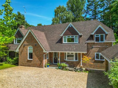 Property on Robin Lane, GU47 9AU