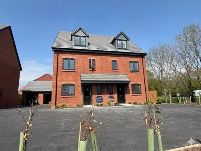 Property on Welland Close, NN11 4QQ