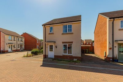 Property on Llwybr Y Coetir, CF83 3SS